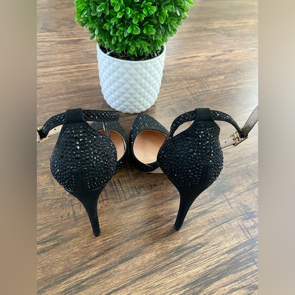 The Blossom Collection Ankle Strap Pointed Toe Heel. Size 5.5 - Picture 4 of 12